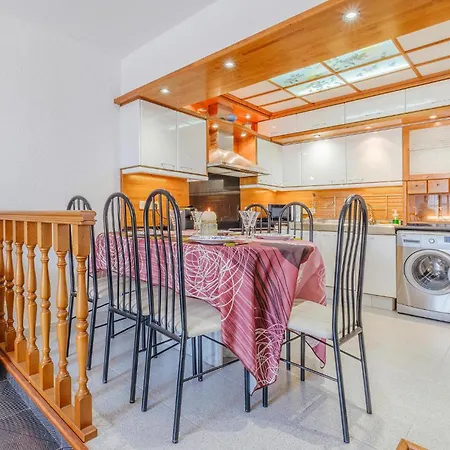 Будинок відпочинку Awesome Home In Tossa De Mar With Wifi